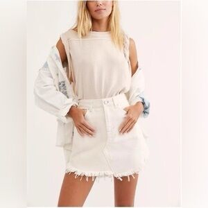 NWT Free People We The Free Bailey Ombre Fray Hem Ivory Denim Mini Skirt Size 24